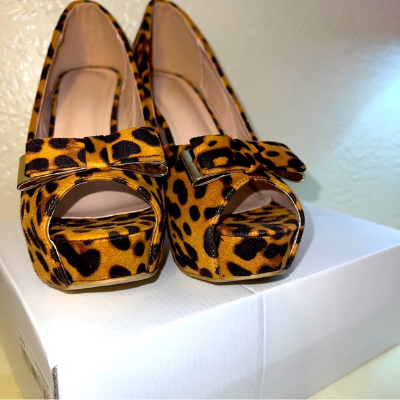 Leopard peep toe heels 🐆 - Picture 4 of 14